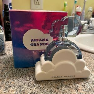 ariana grande cloud perfume